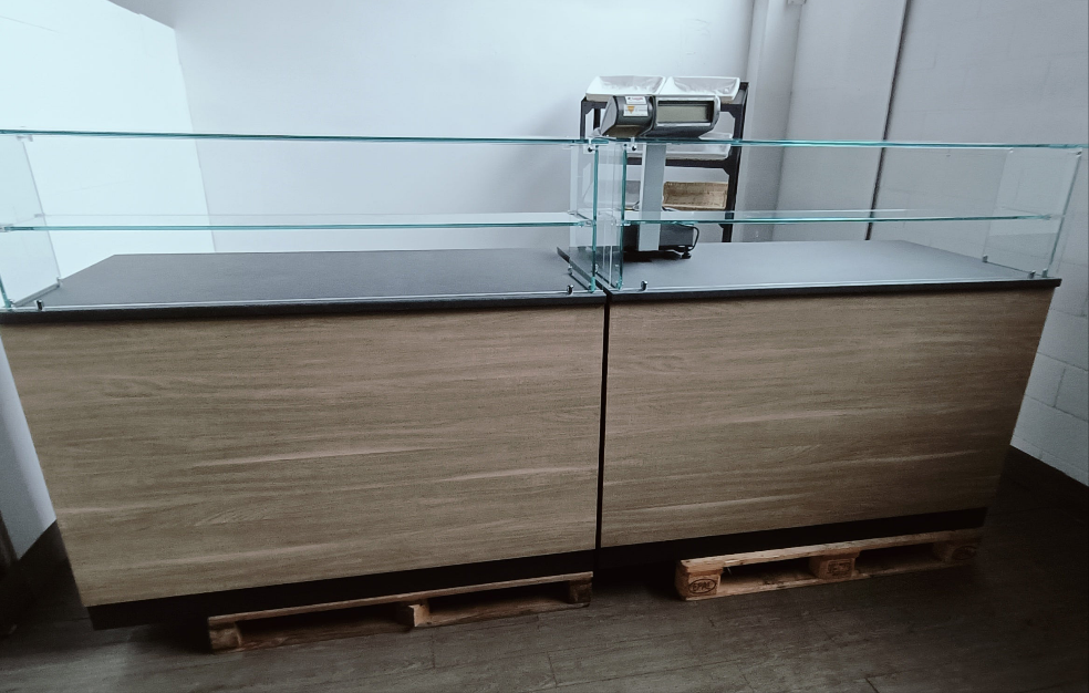 banco espositivo 300x82x137 cm