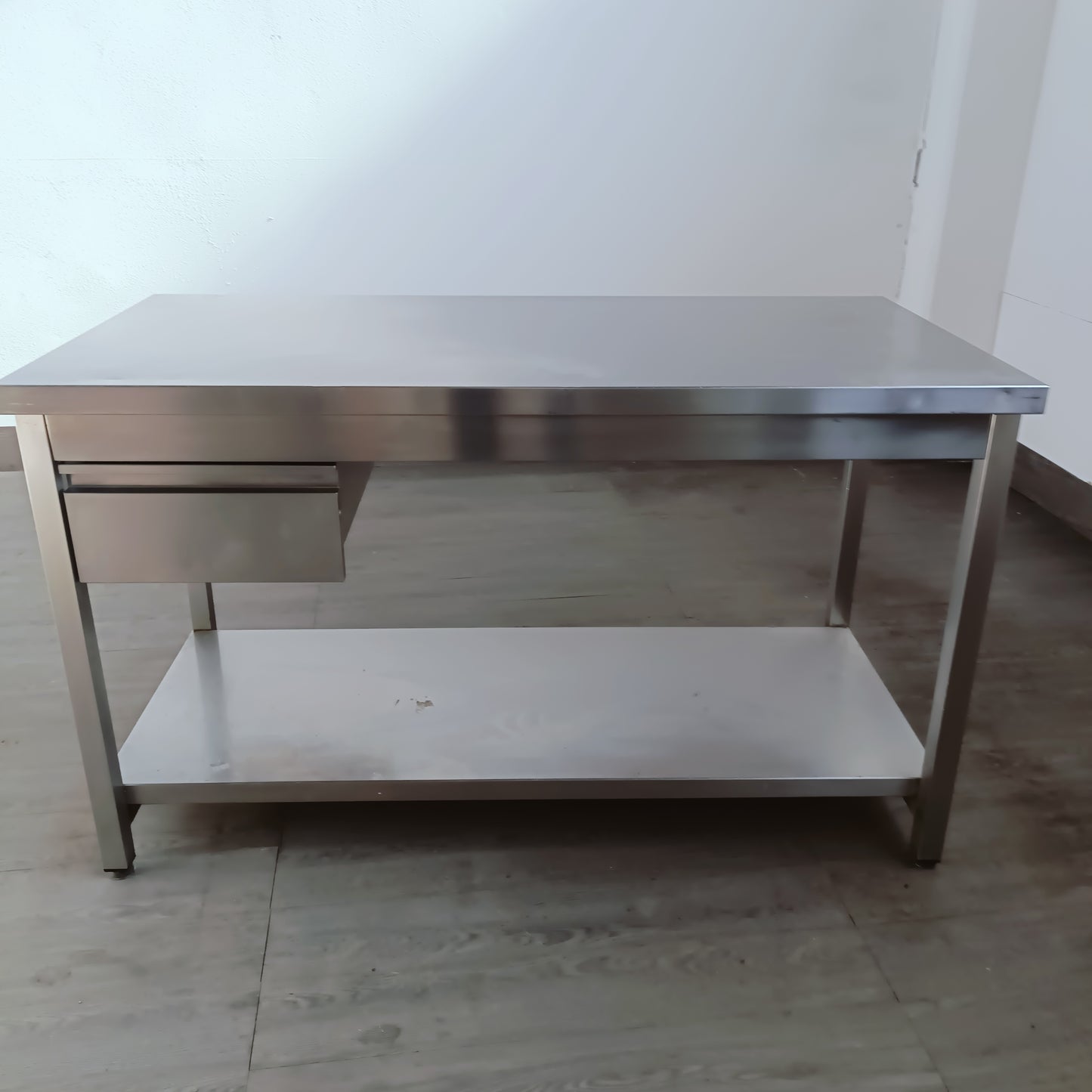 tavolo da lavoro in acciaio inox con cassetto e ripiano Mod. AISI304 Grandi Cucine