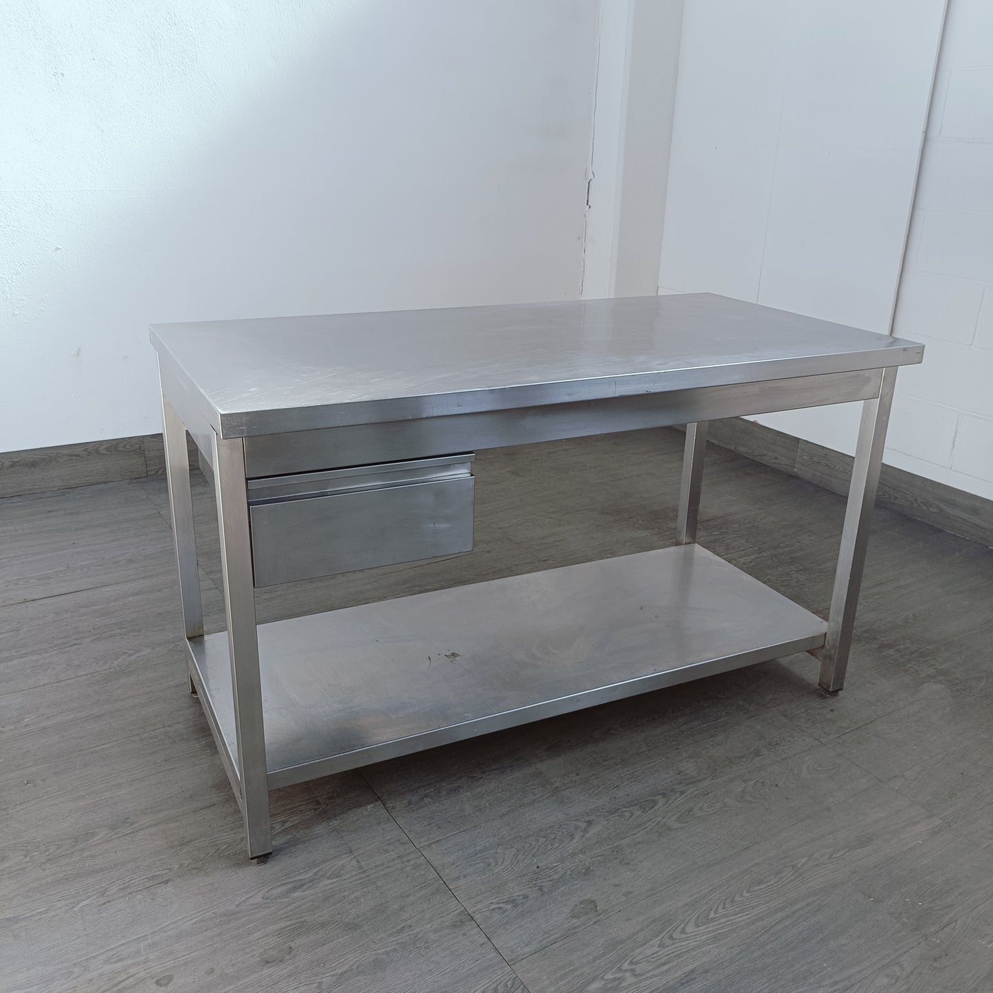tavolo da lavoro in acciaio inox con cassetto e ripiano Mod. AISI304 Grandi Cucine