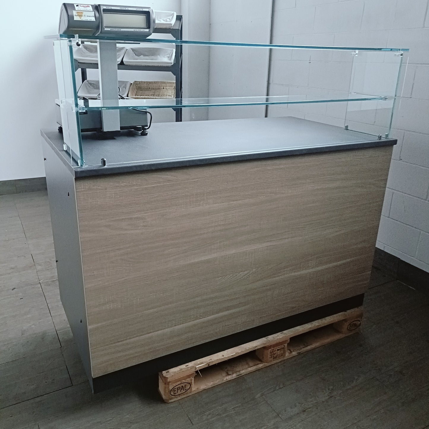 Banco Espositivo - Dimensioni 300x82x137 cm -