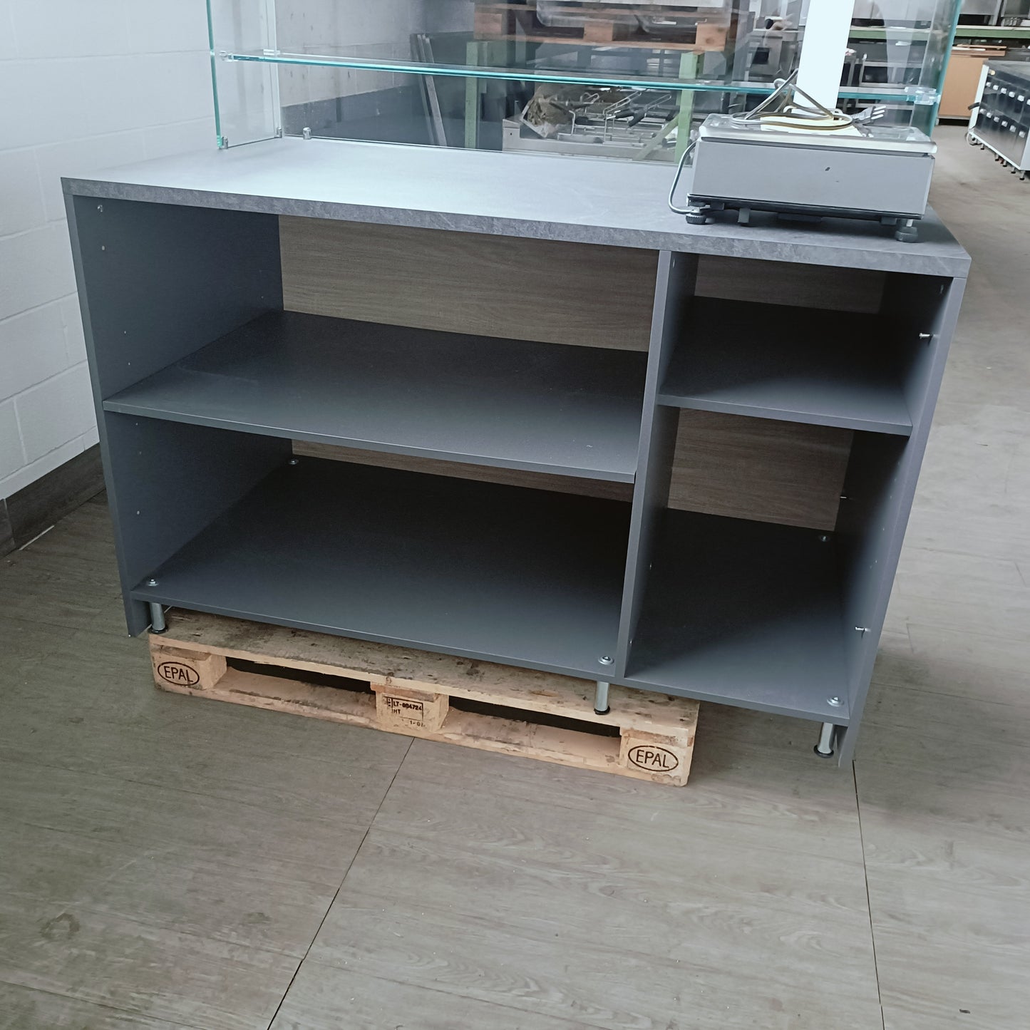 Banco Espositivo - Dimensioni 300x82x137 cm -