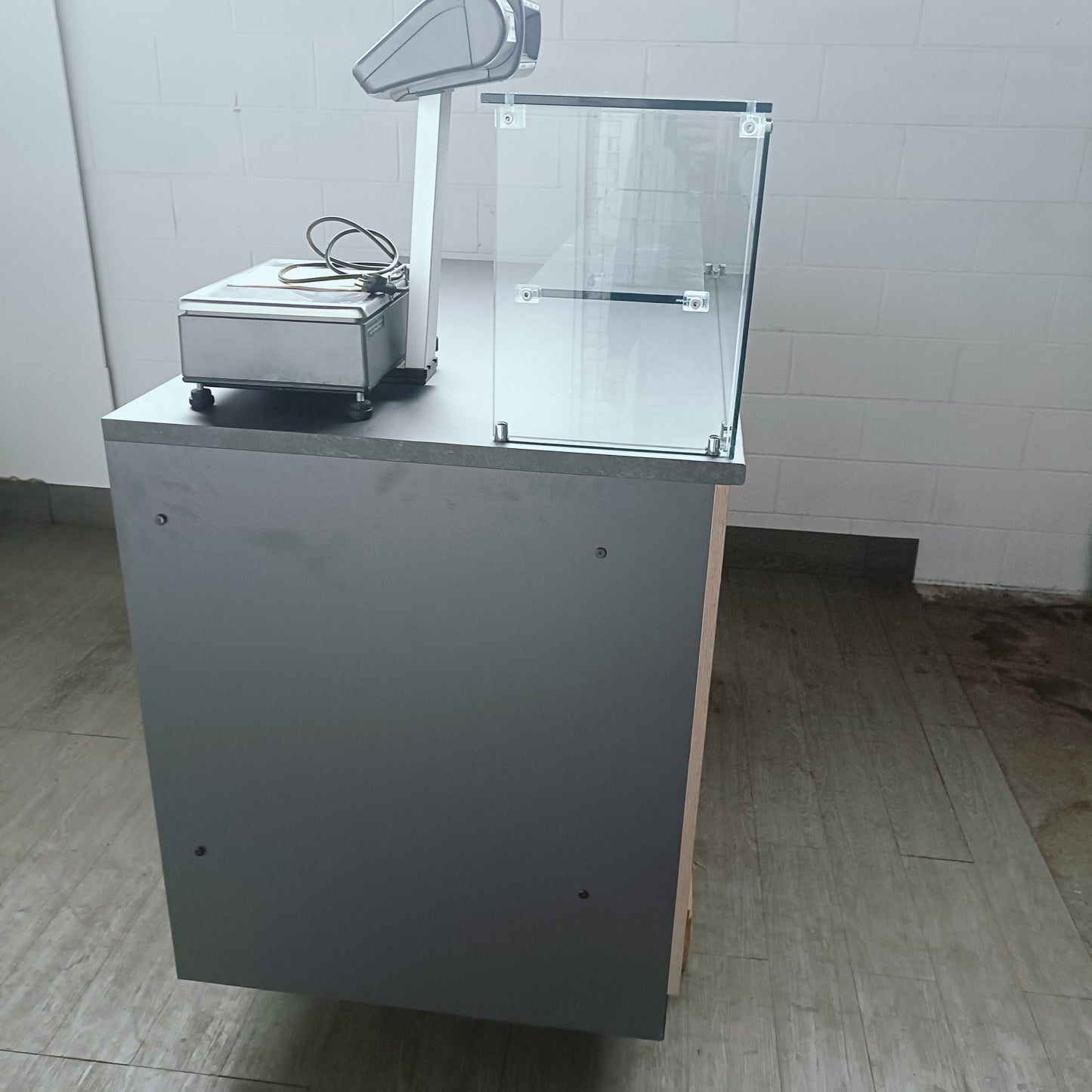 Banco Espositivo - Dimensioni 300x82x137 cm -