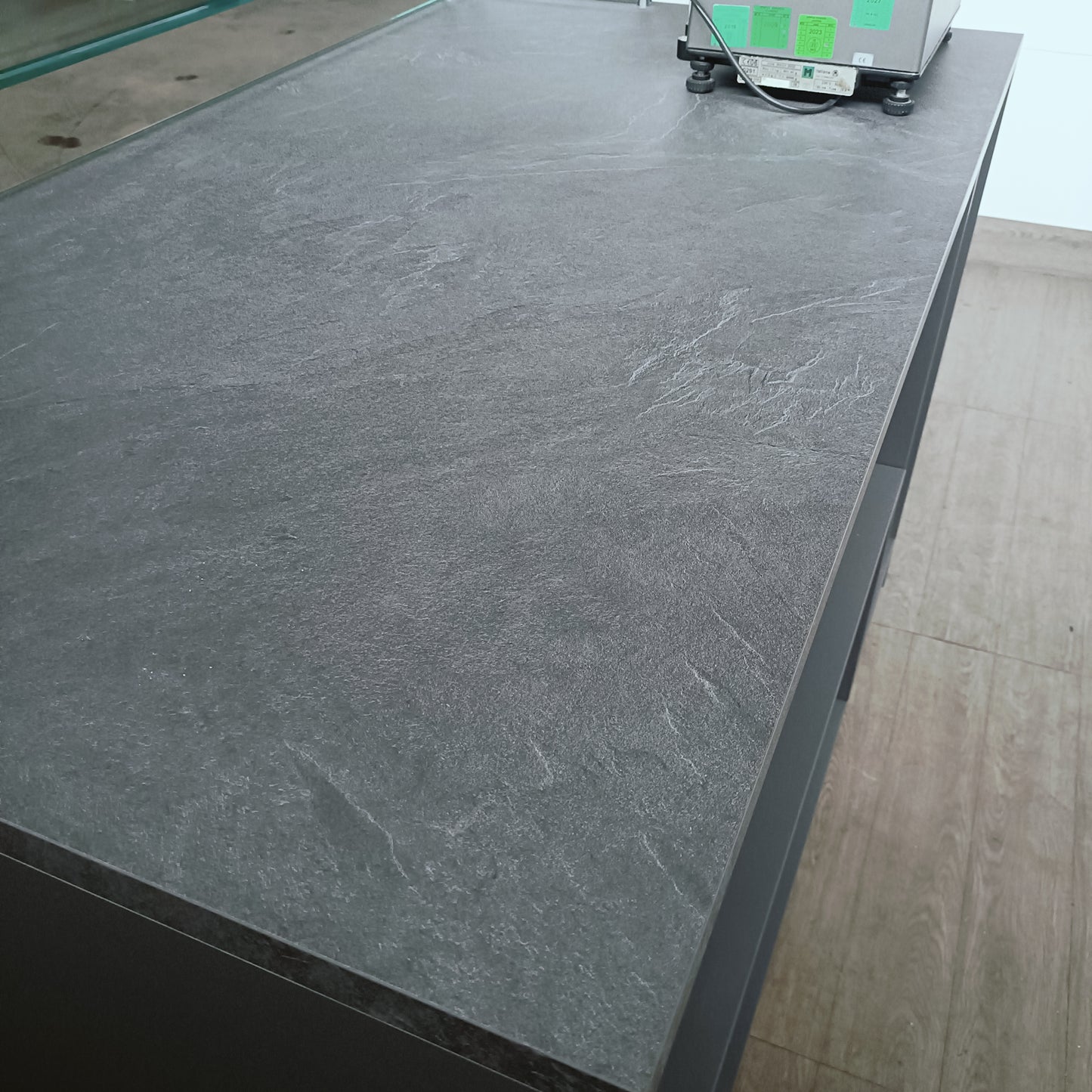 Banco Espositivo - Dimensioni 300x82x137 cm -