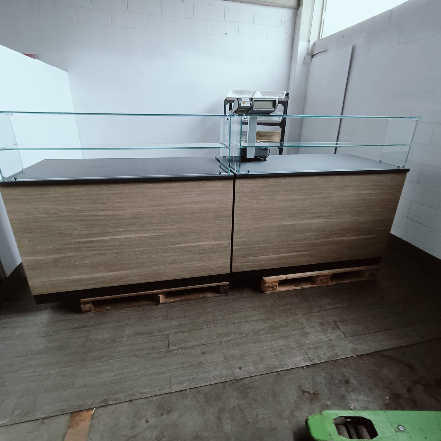 Banco Espositivo - Dimensioni 300x82x137 cm -