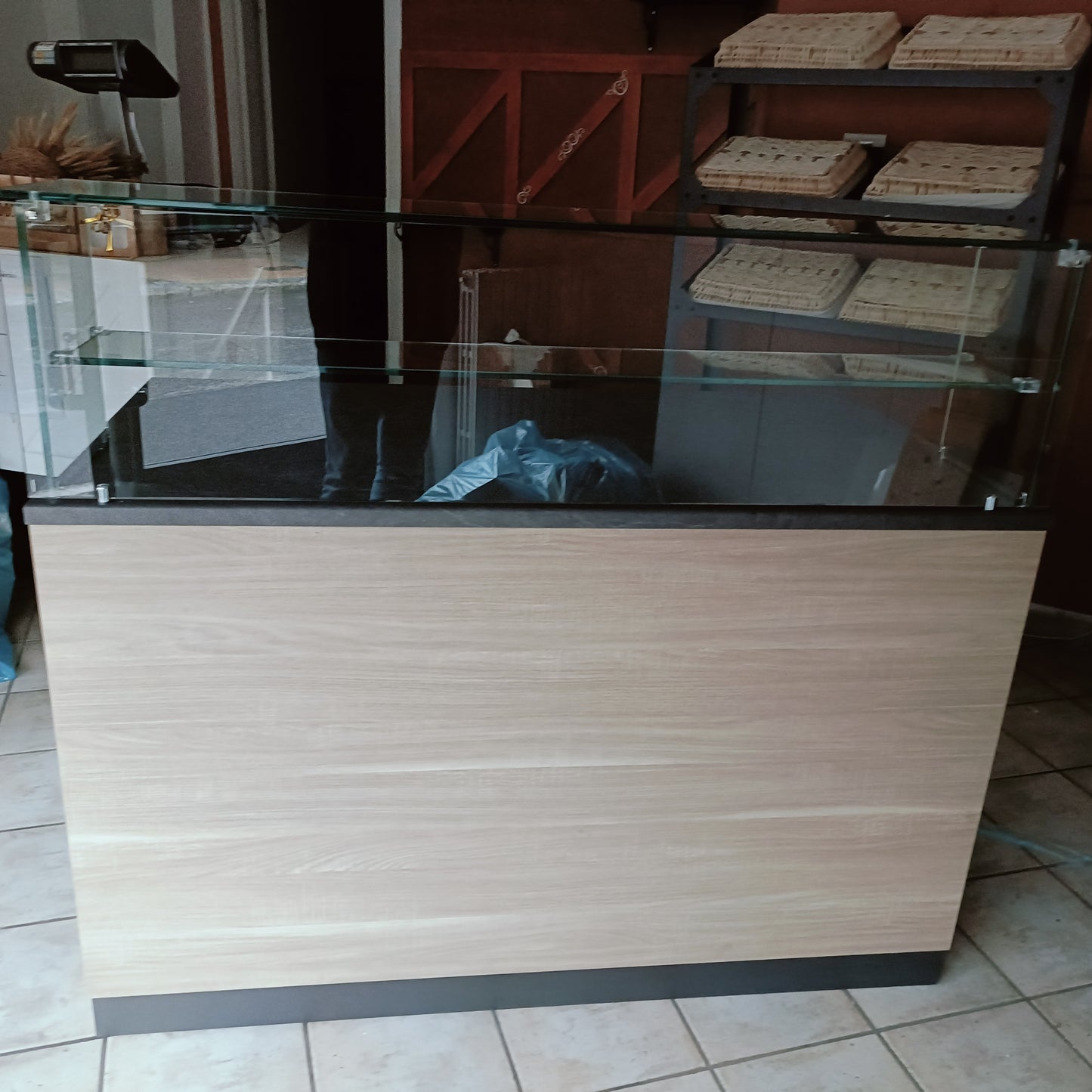 Banco Espositivo - Dimensioni 300x82x137 cm -