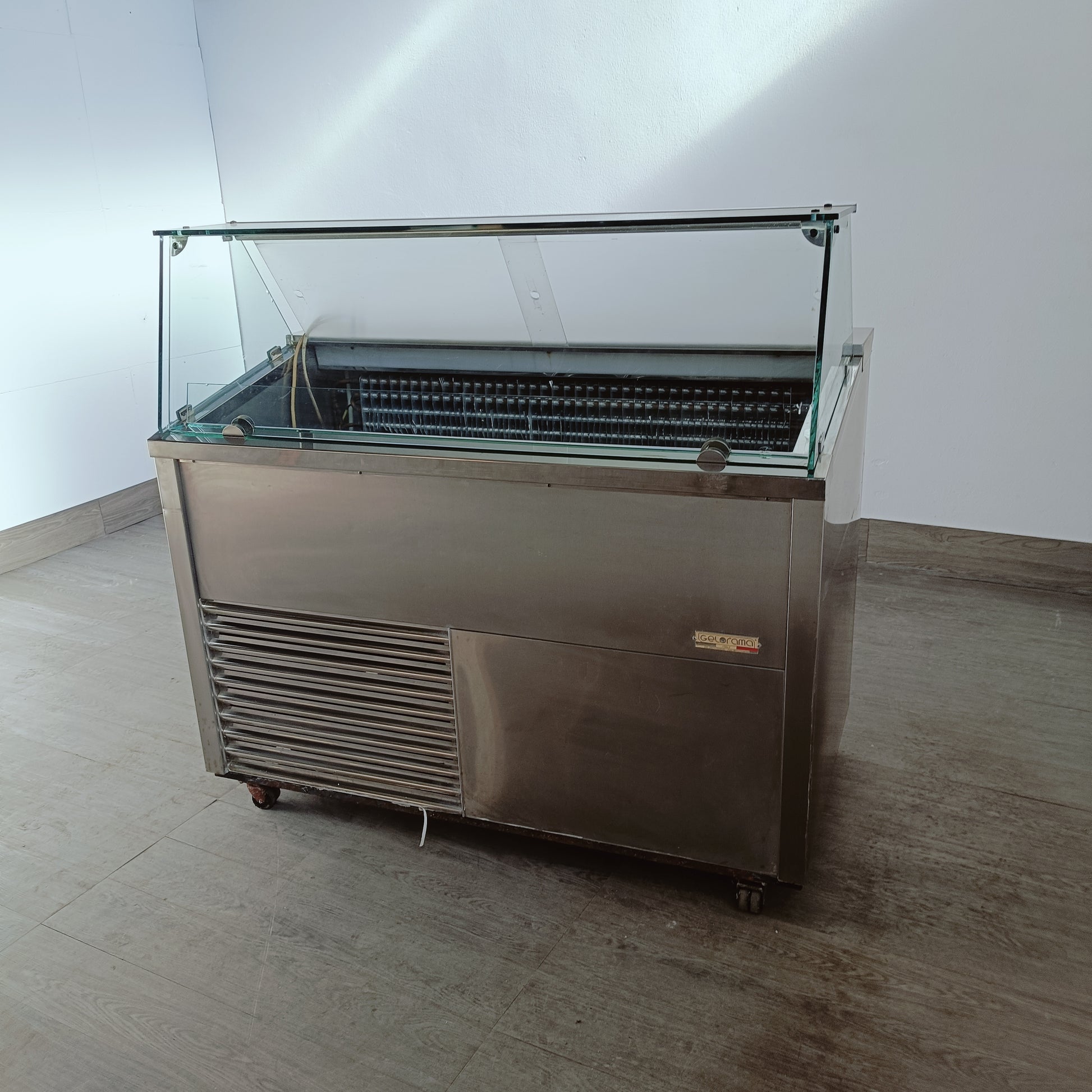  Vetrina refrigerata per gelati Gelorama 131x70x97 cm con pannelli trasparenti e illuminazione 